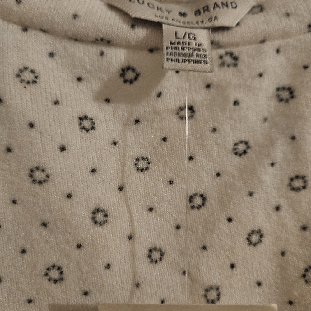 Lucky Brand Long Sleeved pullover!